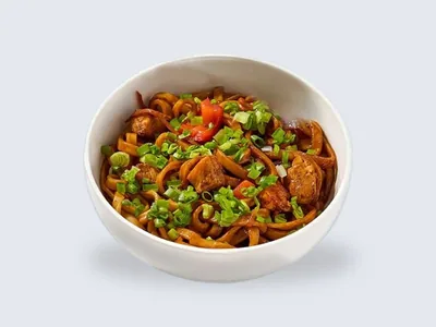 Удон с курицей и овощами